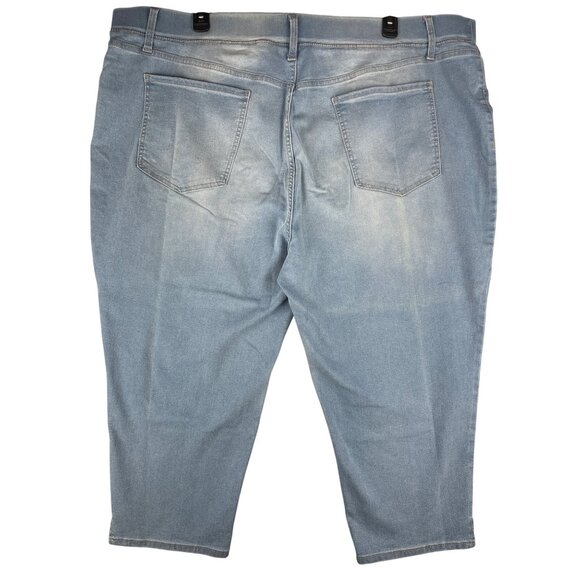 Terra & Sky Womens Plus Size 4X (28W-30W) Pull On Jegging Capri Light Wash - Picture 2 of 6